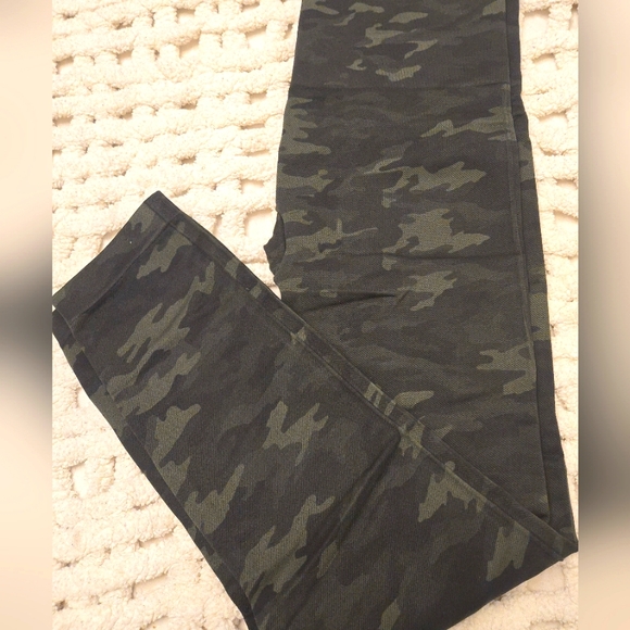 Spanx Camouflage Pattern Leggings - Picture 3 of 6